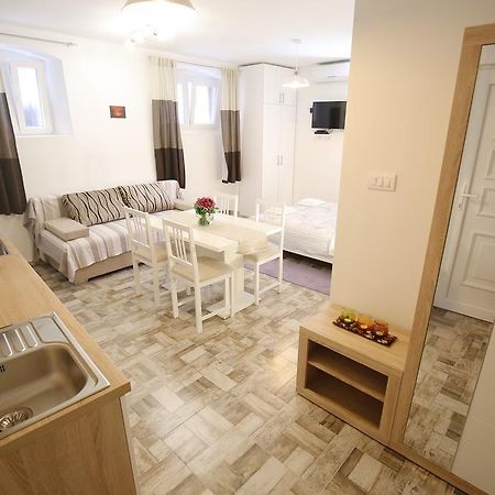 Studio Apartment Laura Ζαντάρ Εξωτερικό φωτογραφία